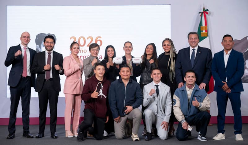 Álvaro Obregón, Ciudad de México. 16 de febrero 2026. La presidenta constitucional de los Estados Unidos Mexicanos, la Doctora Claudia Sheinbaum Pardo en conferencia de prensa matutina en el salón de la Tesorería de Palacio Nacional. La acompañan: Iván Escalante, Procurador Federal del Consumidor (Profeco); Marath Bolaños López, secretario del Trabajo y Previsión Social; Carlos Torres Rosas, Coordinador general de programas para el Bienestar; Laura Velázquez Alzúa, coordinadora Nacional de Protección Civil; Diana Aurora Correa, subdirectora de Diseño Digital y Medios Sociales en la Unidad de Memoria. Así como las y los boxeadores: Jackie Nava; Eunice Campos; Mariana “La Barbie” Juárez; Lulú Juárez; Marilyn Badillo; Alejandro “El Konejo” González; Juan Pérez “El Güerito de Tepito”; Isaac “El Pitbull” Cruz; “Rey” David Picasso; Cristian Mijares. Foto: Saúl López Escorcia/Presidencia