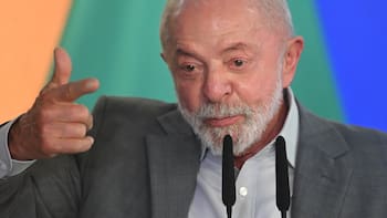 Lula, sobre la ida de Flávio Bolsonaro a EE.UU.: “Quien sale escondido de su país, debe alguna cosa”