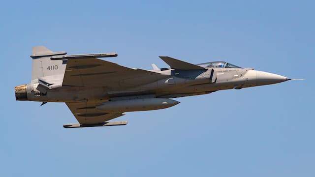 Brasil fabricó el primer Gripen F-39E, un caza supersónico que pocos países pueden producir: tiene radar AESA y sistema de guerra electrónica