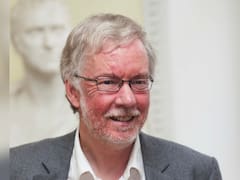 Brian Clegg, físico y divulgador: “Si solo financiamos la ciencia con un objetivo práctico, muchas oportunidades futuras se van a perder”