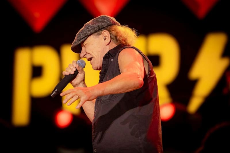 Brian Johnson, vocalista de AC/DC en su concierto en el Estadio GNP de la Ciudad de México.