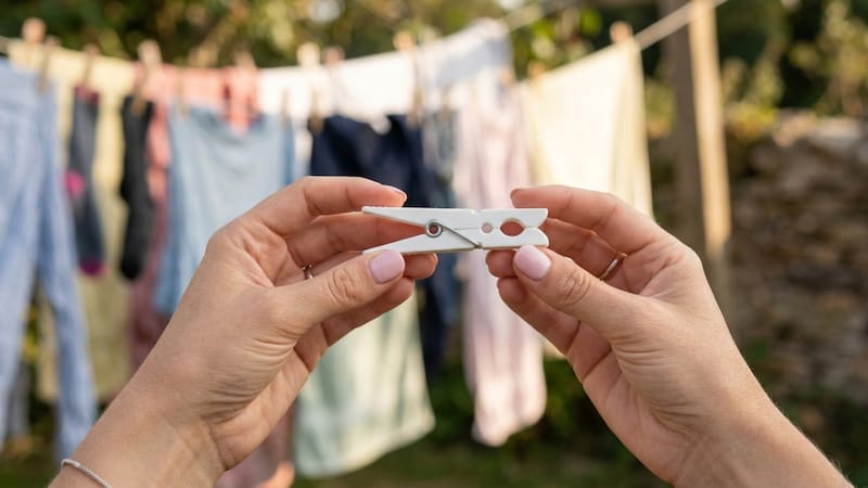 El truco definitivo para usar bien los broches y tender la ropa sin arrugas.
