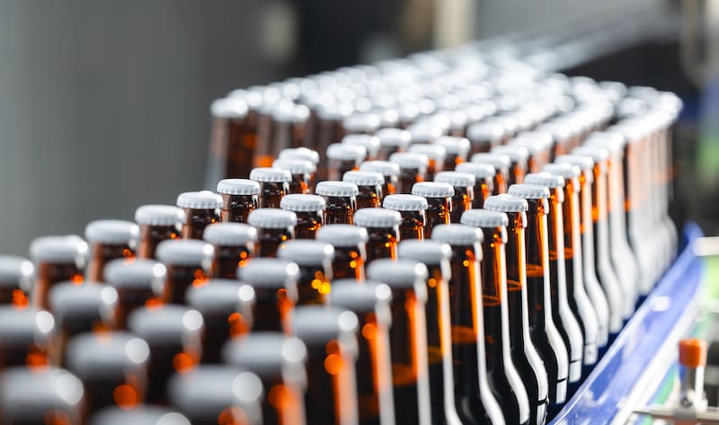 Según el contenido difundido, quienes ingresen para distribuir cerveza deberán contar con una autorización previa de la estructura armada.