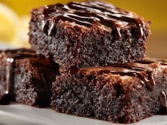 Bananas, leche, cacao en polvo y mantequilla: la receta ideal de brownie sin harinas que se prepara en sólo media hora