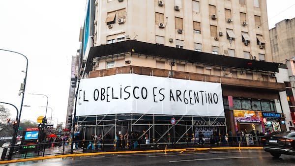 Logtio Escrito Rts Intriga en el centro porteño: apareció un cartel con un mensaje sobre ...