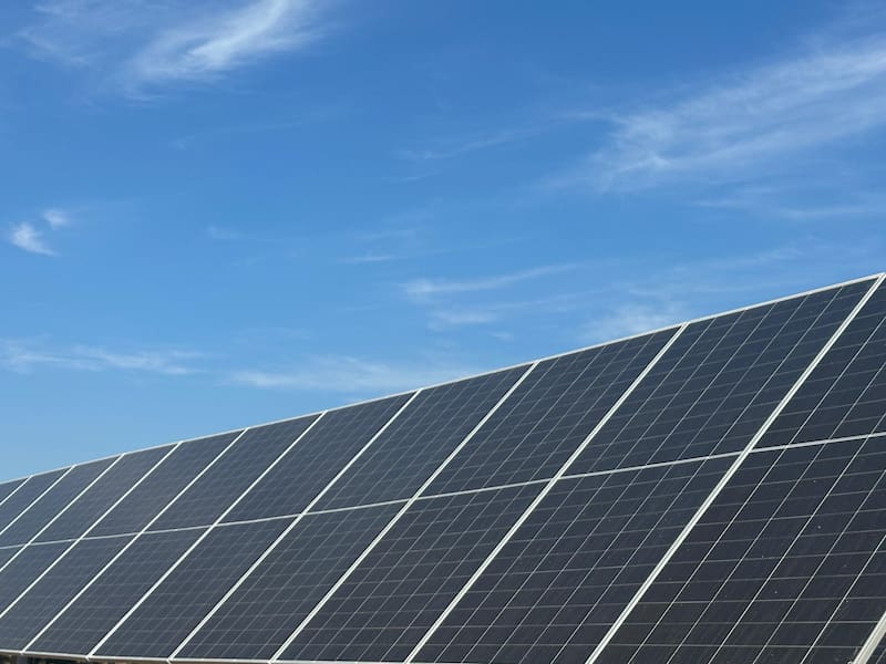 Confirmado | La primera planta solar ferroviaria del mundo supera 11.000 trenes sin fallos y ya despierta interés internacional