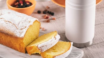 Ni harina ni azúcar, pero ideal para el mate: la receta fácil y rápida para preparar budín de naranja