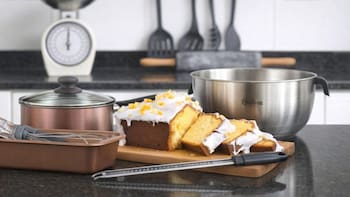 Sin harinas: cómo hacer un budín de manzana con tres ingredientes y muchas proteínas