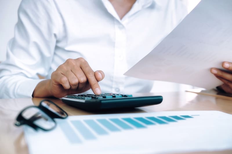 Buenas noticias | Hacienda devuelve 9300 millones de euros a casi 13 millones de personas: 53.700 contribuyentes serán increpados por sus deudas. Fuente: Freepik.