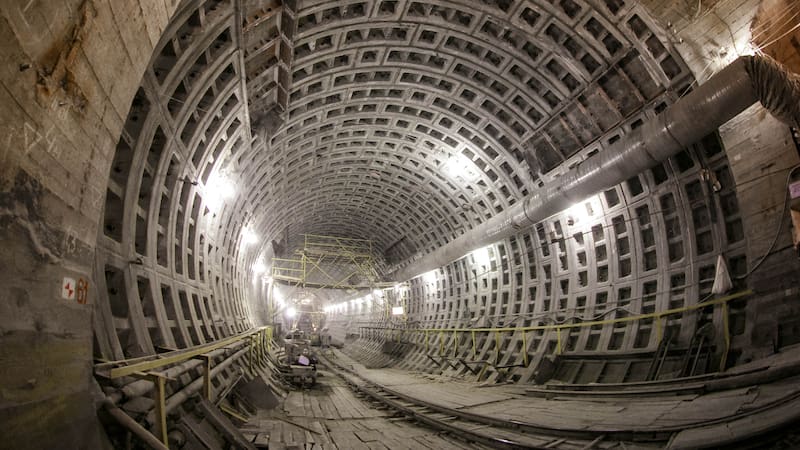 China construye un túnel submarino como parte de una infraestructura ferroviaria.