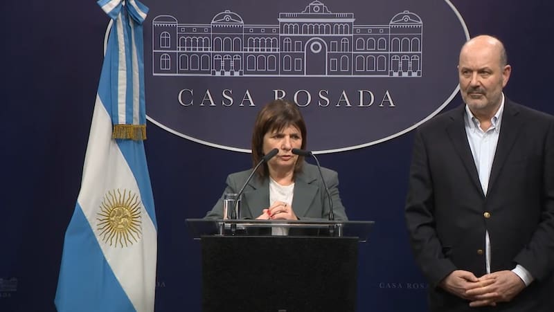 La senadora Patricia Bullrich y el ministro de Desregulación, Federico Sturzenegger