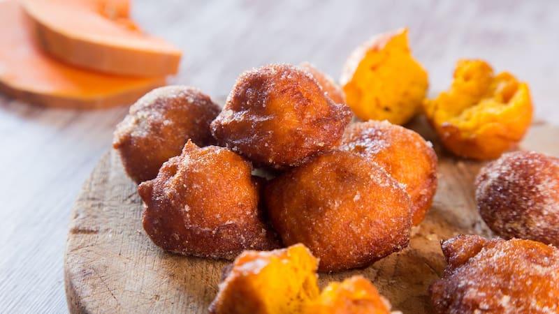 Buñuelos de calabaza: la receta de las abuelas que no falla y está lista en 15 minutos.