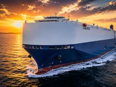 Parte el barco más grande de todo el mundo: tiene 230 metros de largo, puede transportar más de 10.000 autos y es el mayor orgullo del país