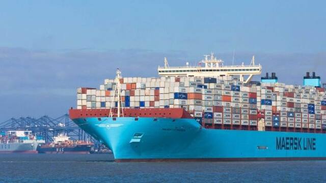 Emerge de las aguas buque de carga de propulsión nuclear: es capaz de transportar 14.000 contenedores y es considerado el más grande del mundo