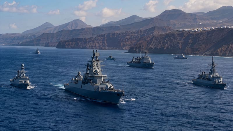 Una flota fantasma rusa aumenta su tránsito cerca de Canarias y eleva la preocupación por la seguridad marítima española, las sanciones y las rutas estratégicas.