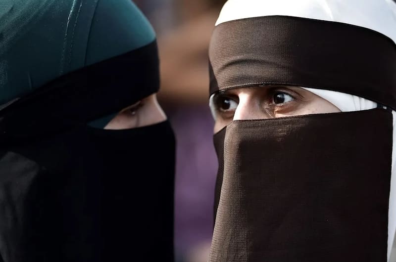 Oficial | Esta provincia prohíbe el uso del burka y nicab en sedes públicas: “No se podrá acceder con el rostro totalmente cubierto”.