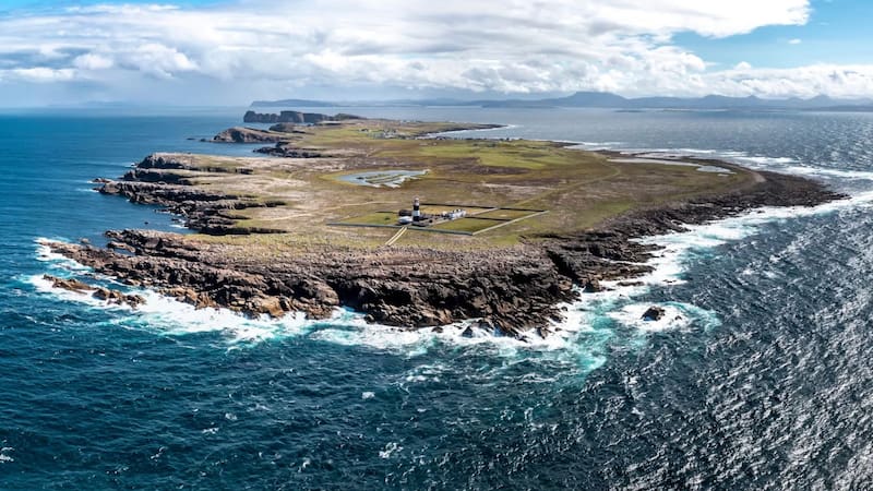 Buscan voluntarios para vivir en una isla de 140 habitantes: ofrecen miles de euros por remodelar casa y repoblar la zona
