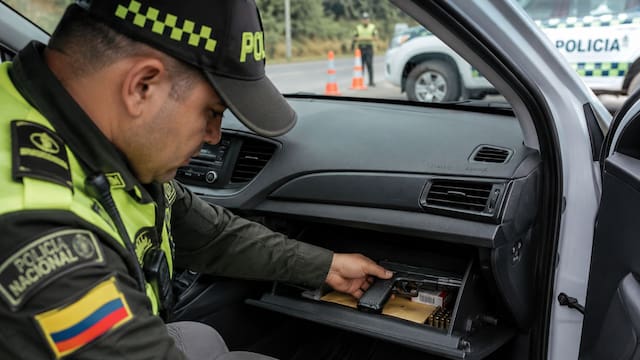 Oficial | El Gobierno revisará todas las guanteras y anulará la licencia de conducir de los conductores que lleven este objeto en el auto
