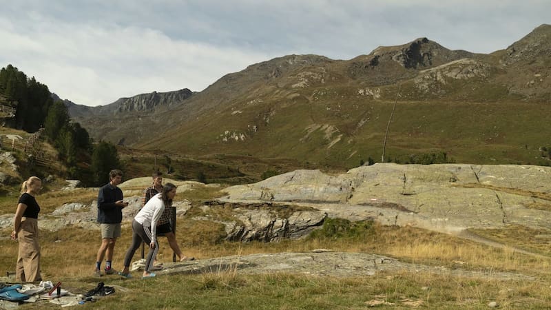 Buscan voluntarios para vivir gratis entre las montañas, lagos y glaciares: ofrece alojamiento y una compensación económica