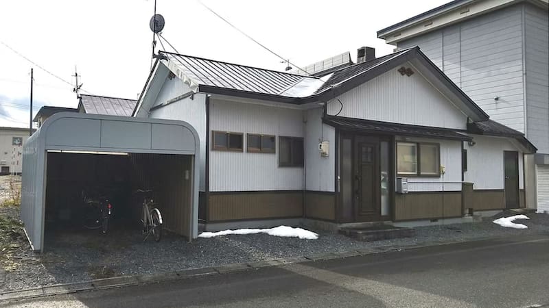 Buscan voluntarios que quieran vivir en medio de las montañas con casa gratis junto al mar en este país asiático. Foto: Akiya Banks