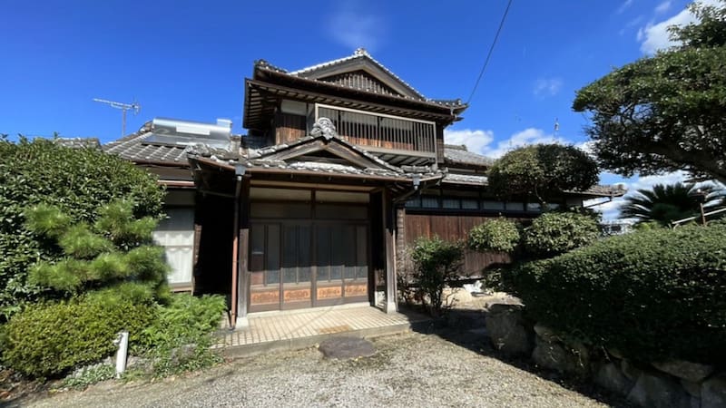 Buscan voluntarios que quieran vivir en medio de las montañas con casa gratis junto al mar en este país asiático. Foto: Akiya Banks