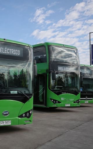 Llegan los buses eléctricos simples y dobles: el Gobierno confirmó que renovará la flota con vehículos 100% eléctricos y construidos en el país