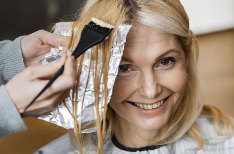 Despedida a las canas para siempre: cómo preparar en casa la mezcla natural y libre de tintura para cubrirlas en 24 horas.