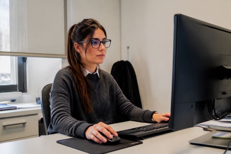 Cada AI Pod permite un acceso flexible y escalable a agentes de IA, supervisados por expertos.