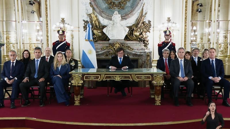 La cadena nacional de Milei sobre Malvinas, junto a todos el Gabinete.