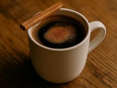 Agregarle canela al café | Qué beneficios tiene y cuánto se recomienda incorporar