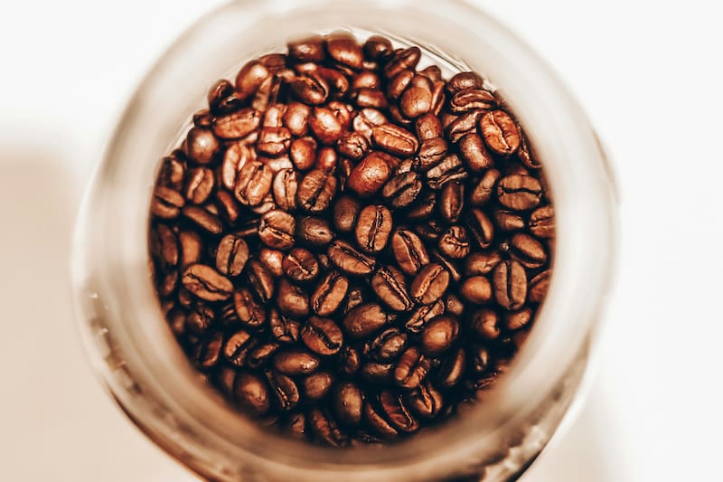 Una de las recomendaciones más comunes para intentar recuperar el olfato tras el COVID-19 fue el entrenamiento olfativo con café.