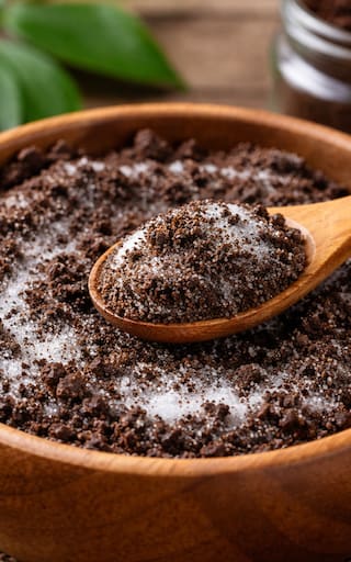 Mezclar café usado con bicarbonato: para qué sirve y por qué lo recomiendan
