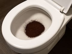 Tirar café usado en el inodoro | Para qué sirve y por qué se recomienda