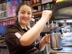 Costa Coffee va contra Nestlé, Andatti y Starbucks alista café empacado y sigue expansión de cafeterías