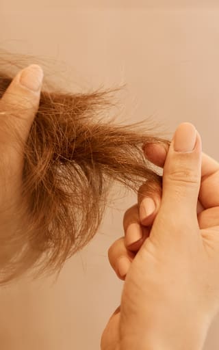 ¿Por qué su cabello se debilita en otoño? La razón oculta que todos pasan por alto y cómo combatirla