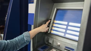 Es oficial: el Gobierno de Colombia embarga cuentas bancarias y congela sueldos de quienes no cumplan con esta única condición