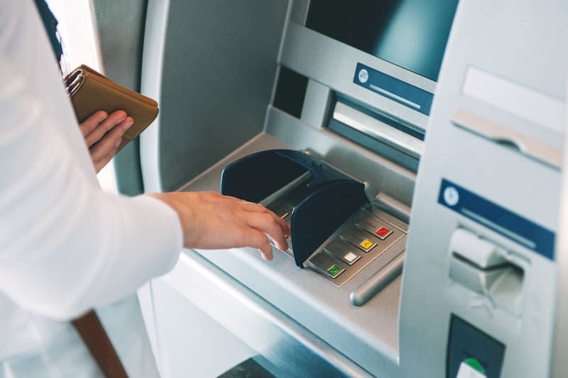 Así se definen los límites de extracción en los cajeros automáticos.