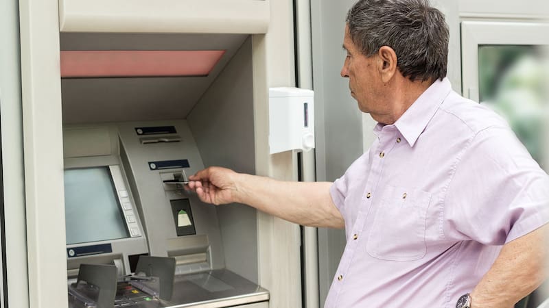 Funcionamiento de cajeros automáticos en bancos de México