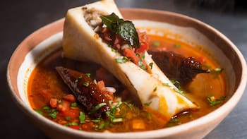 Mezclar médula, jitomate, chipotle y epazote: para qué sirve y por qué todos los mexicanos lo hacen