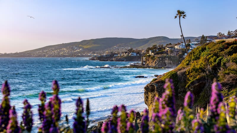 La NASA evaluó como los movimientos del terreno pueden afectar la suba del nivel del mar en California. Fuente: Shutterstock.