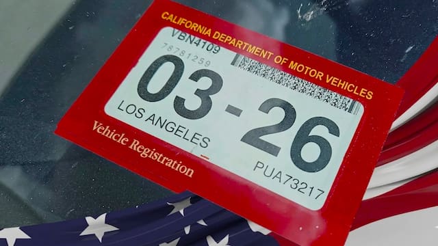 Es oficial en California | El DMV bloquea el registro de nuevos vehículos a quienes no pasen esta prueba clave