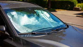 La mejor manera de bajar la temperatura del interior del coche, según un estudio