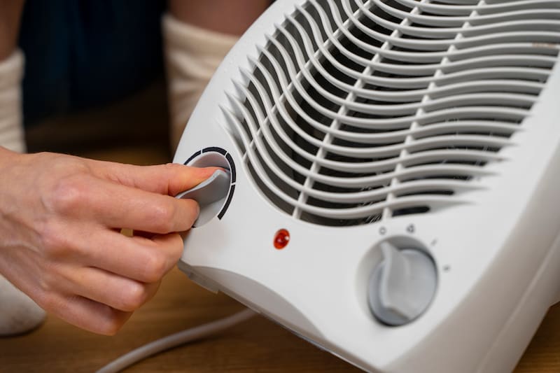 Lo ideal es apagar el artefacto o dejar que el termostato regule automáticamente el funcionamiento (Fuente: Magnific).