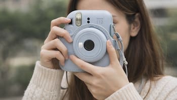 Esta cámara de fotos instantáneas de El Corte Inglés está en tendencia: incluye funda y carga de 10 fotos por menos de 100 euros