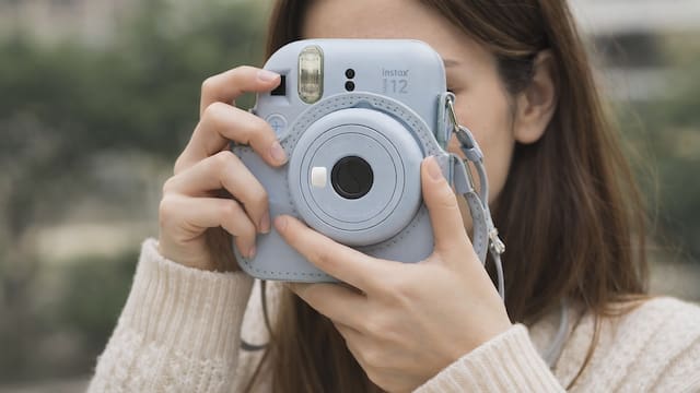 Esta cámara de fotos instantáneas de El Corte Inglés está en tendencia: incluye funda y carga de 10 fotos por menos de 100 euros