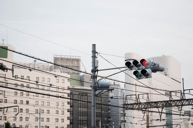 Esta nueva medida, reduce la tentación de “ahorrar tiempo” con la amenaza latente de ser multado. (fuente: freepik)