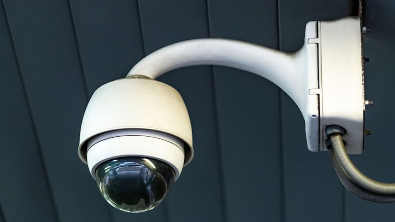 El especialista explicó en qué casos una comunidad de propietarios puede instalar sistemas de videovigilancia en las zonas comunes (foto: Freepik)