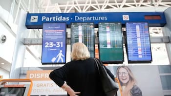 El Gobierno modificó las tarifas para operar en 30 aeropuertos del país: ¿cómo impacta en los pasajes?