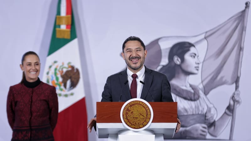 Martí Batres, Director del ISSSTE y Claudia Sheinbaum.