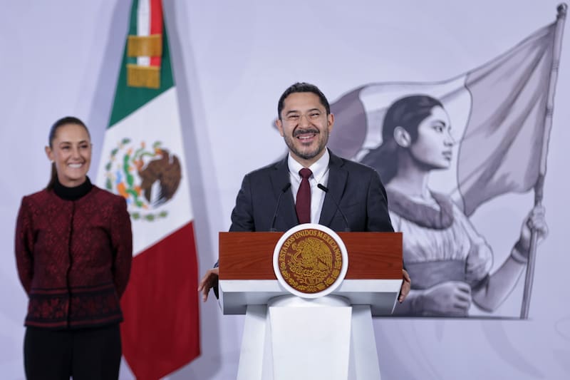 Martí Batres, Director del ISSSTE y Claudia Sheinbaum.